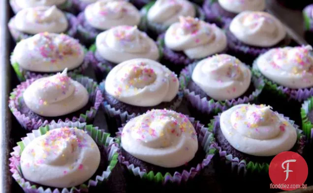 Cupcakes De Veludo Vermelho Para Uma Multidão