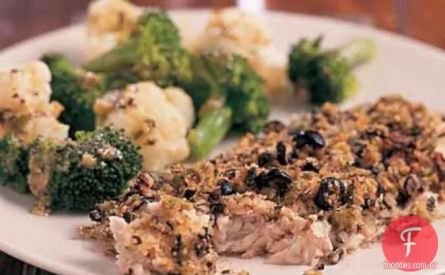 Peixe assado com revestimento de miolo de azeitona