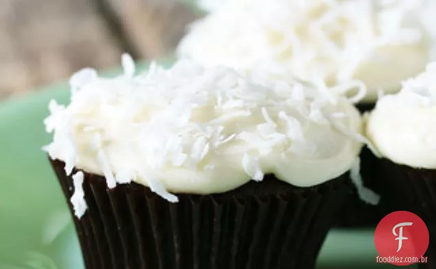 Cupcakes De Chocolate Com Cobertura De Cream Cheese