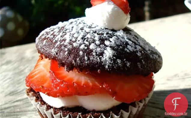 Chocolate Morango Shortcake Cupcakes
