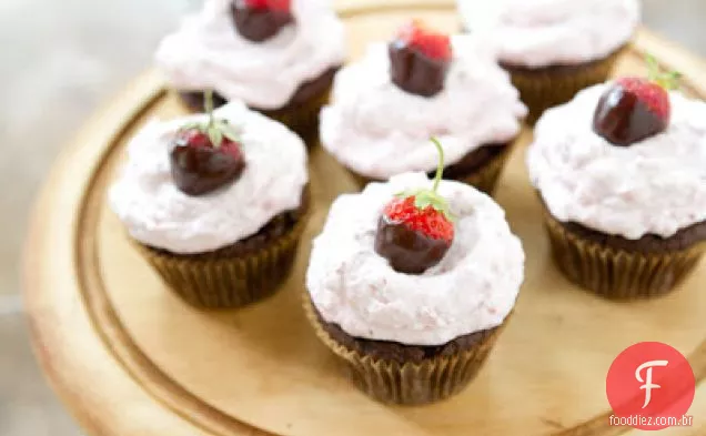 Cupcakes de morango com cobertura de Chocolate