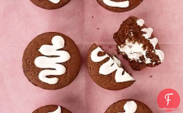 Cupcakes de Chocolate recheados com creme