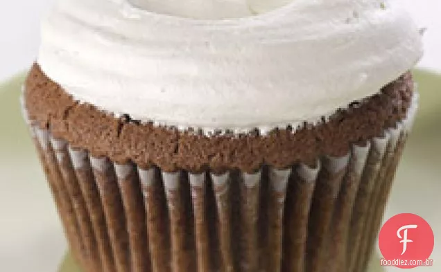 Cupcakes De Chocolate Com Creme De Manteiga Francês De Baunilha