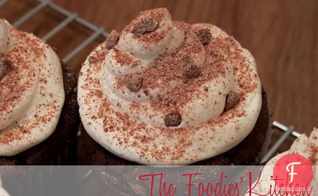Cupcakes De Chocolate Guatemaltecos Com Cobertura De Creme De Manteiga