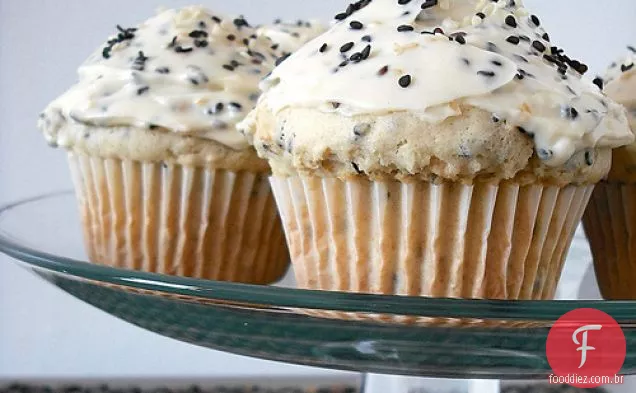 Cupcakes De Gergelim Preto E Branco