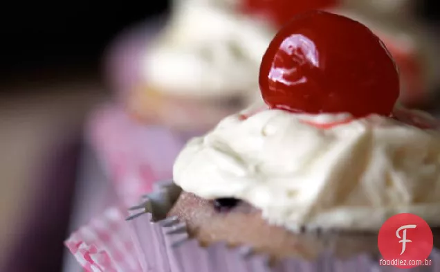 Cupcakes Com Chip De Chocolate Cereja