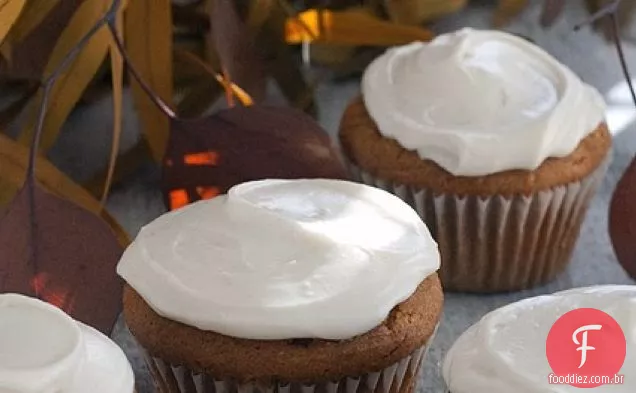 Cupcakes de abóbora com cobertura de bordo