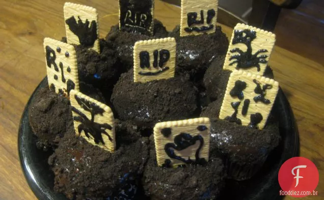 Graveyard Cupcakes