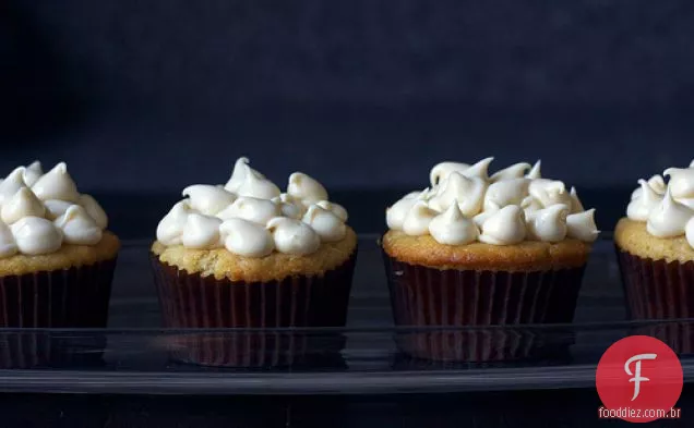 Cupcakes De Pêssego Com Cobertura De Açúcar Mascavo