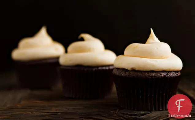 Cupcakes De Chocolate Com Cobertura De Laranja