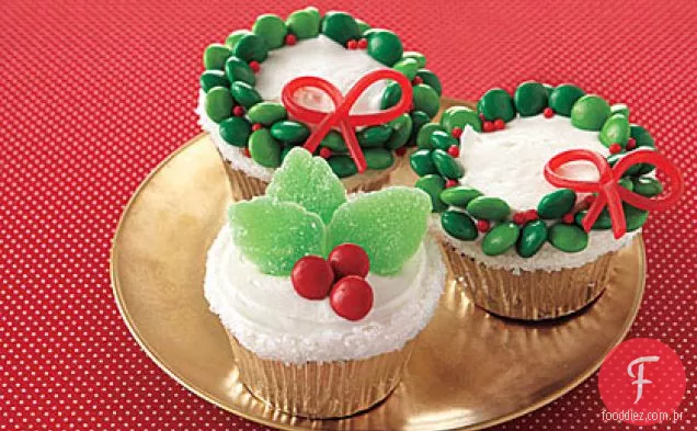 Cupcakes laranja com cobertura de baunilha