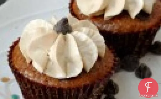 Cupcakes De Chocolate De Aveia Com Creme De Manteiga De Açúcar Mascavo