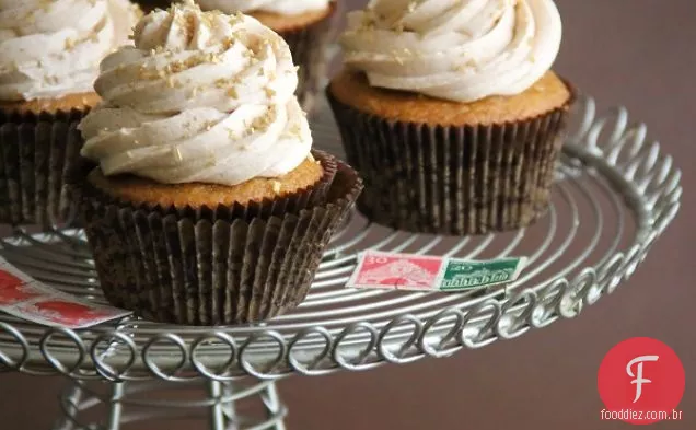 Cupcakes De Manteiga Marrom De Abóbora Com Cobertura De Canela