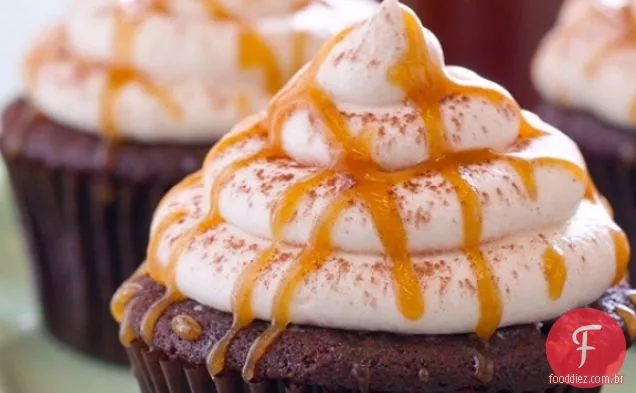 Cupcakes De Cerveja De Chocolate Com Creme De Manteiga De Uísque Irlandês