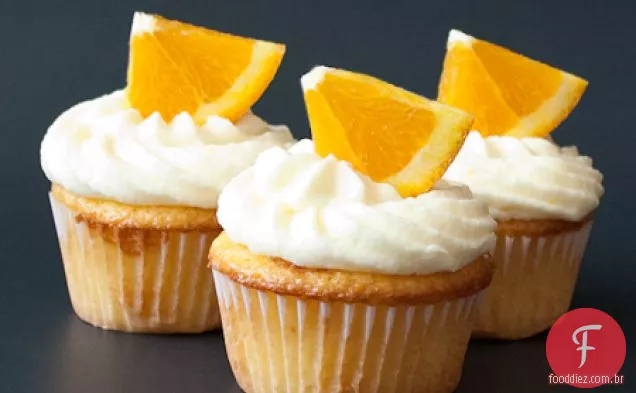 Cupcakes De Laranja Fresco Com Cobertura De Creme De Manteiga De Laranja