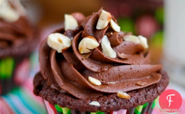 Cupcakes De Chocolate Duplo Com Creme De Manteiga De Chocolate Escuro