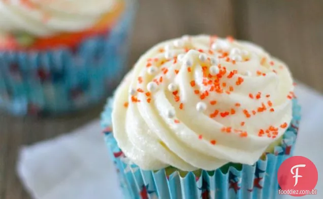 Cupcakes de baunilha em camadas Vermelho, Branco e azul com Crea À Prova de idiotas