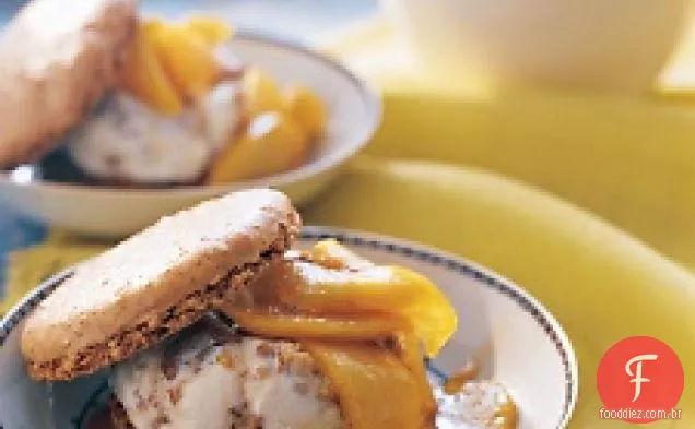 Dacquoises da noz com gelado da mel-noz