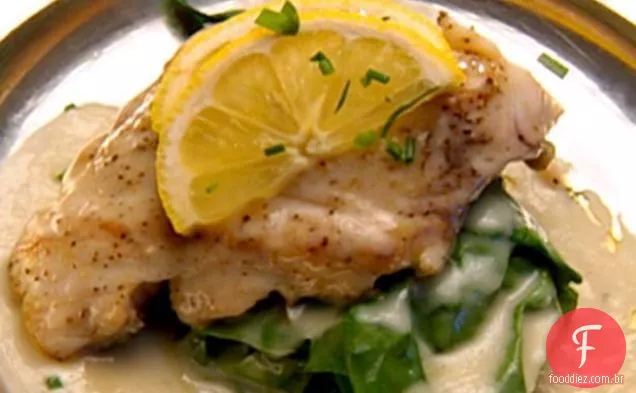 Rockfish Pan-Seared com limão Beurre Blanc