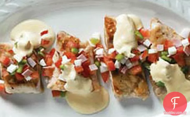 Peixe com salada cremosa de gaspacho
