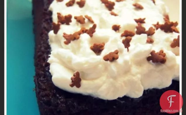 Pão De Gengibre De Chá Frio Com Cobertura De Queijo Chantilly