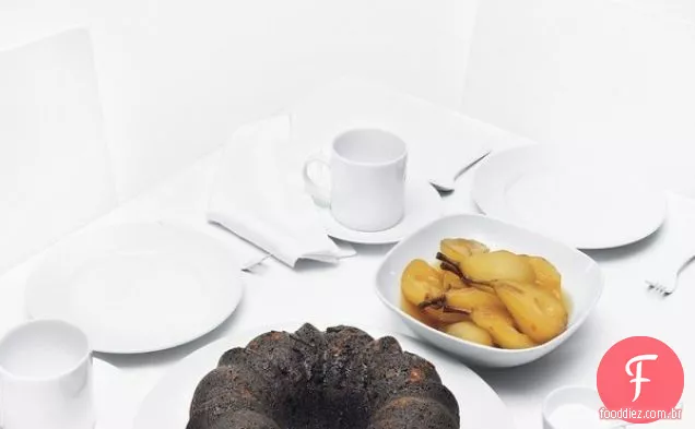 Pão de gengibre com chocolate e café com peras escalfadas de avelã