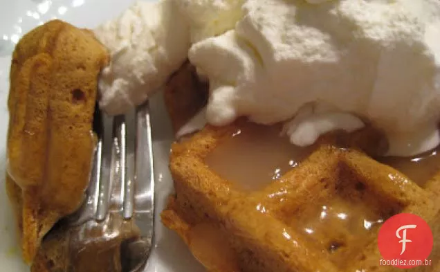 Waffles De Gengibre Com Chantilly De Limão