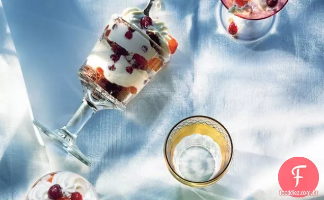 Bagatela de pão de gengibre com Kumquats cristalizados e Cranberries escalfados com vinho