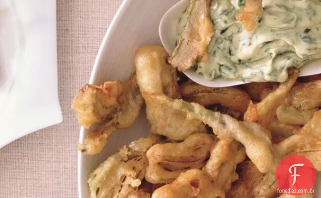 Bolinhos de alcachofra com molho de imersão da deusa verde