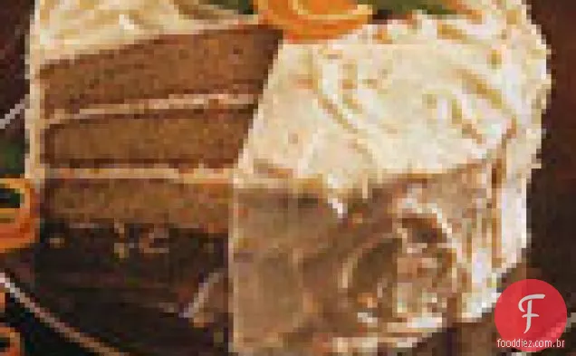 Bolo de camada temperada com cobertura de queijo creme de laranja