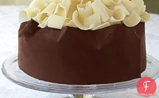 Bolo Da Camada Da Mousse Do Chocolate