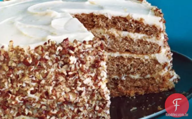 Bolo de camada de especiarias Pecan com cobertura de Cream Cheese