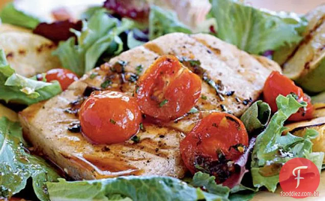 Espadarte grelhado com molho de tomate-melaço