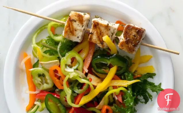 Espetos De Espadarte De Alecrim Com Salada De Pimentão