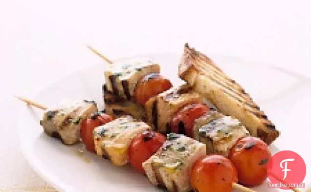 Kabobs De Peixe Grelhado Com Tomate Cereja