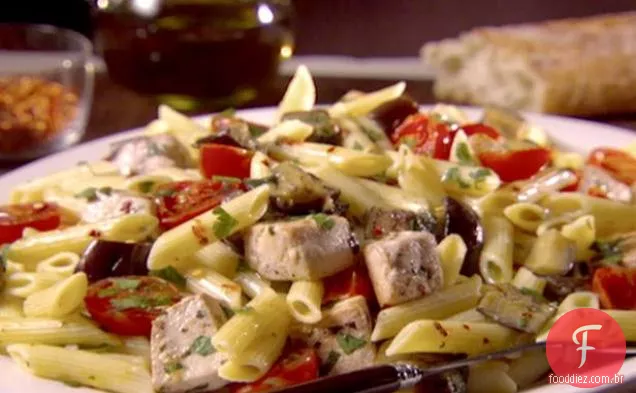 Penne siciliana com espadarte e berinjela