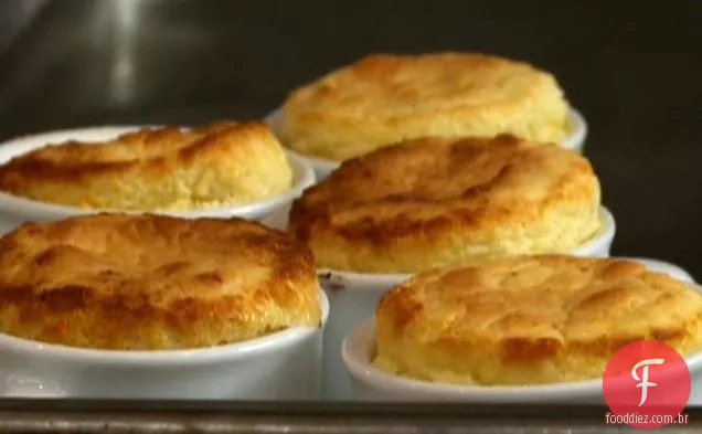 Suflê de queijo Edam quente com Bacon crocante