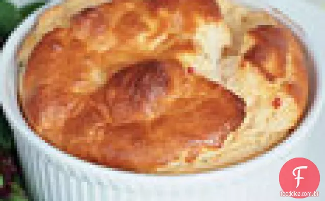 Queijo de cabra, tomate seco ao sol e suflês de alho torrado