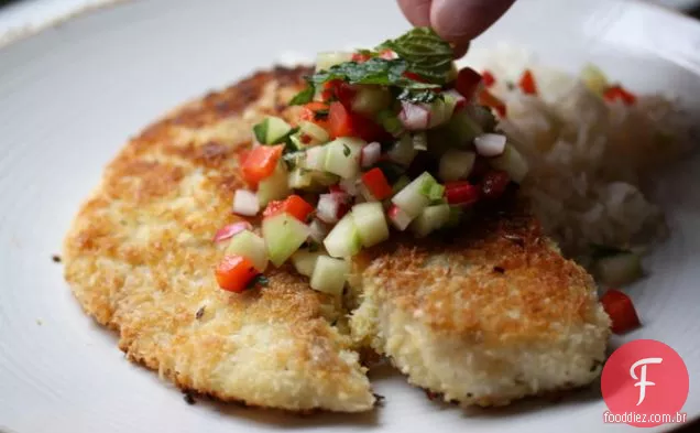 Tilápia com crosta de coco com Salsa de hortelã vegetal