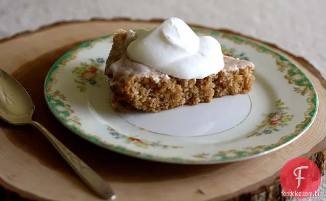 Bolo De Especiarias Vitrificado Com Limão Com Chantilly