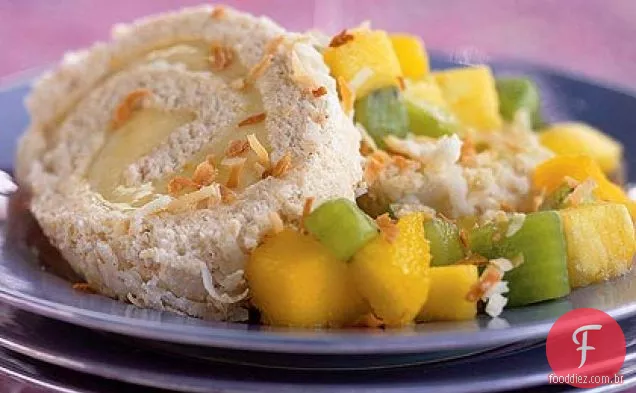 Cinco especiarias torradas-Rolo De Bolo De Coco com compota de frutas tropicais
