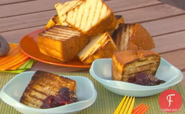Pão de Ló grelhado com compota de pêssego e cereja