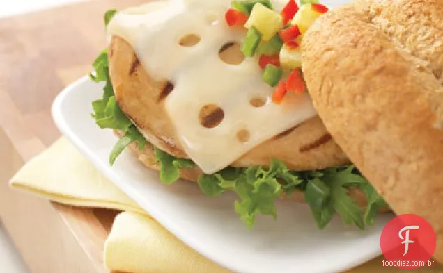 Frango Grelhado Com Queijo Suíço E Salsa De Abacaxi