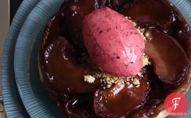 Torta De Ameixa Tatin Com Sorvete De Ameixa Quente