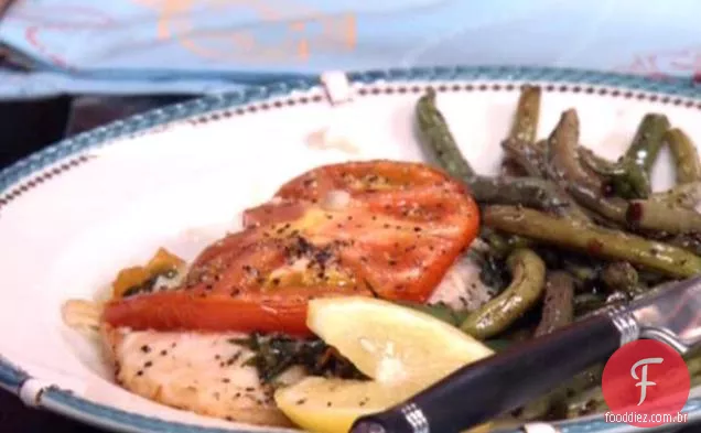Tilápia assada com tomate e manjericão