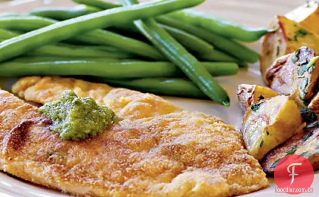 Tilápia com crosta de fubá com molho Tomatillo