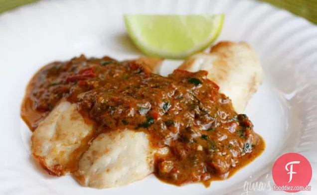 Tilápia Grelhada Com Molho De Curry De Coco Tailandês