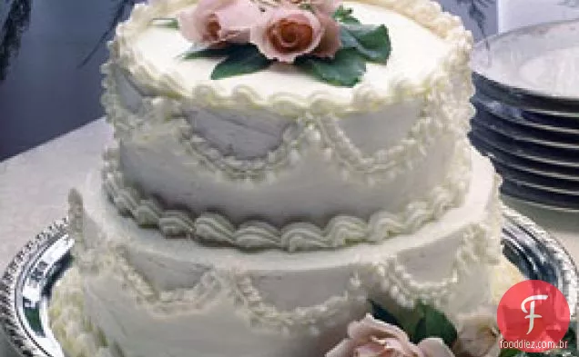 Bolo De Casamento Com Laço De Framboesa