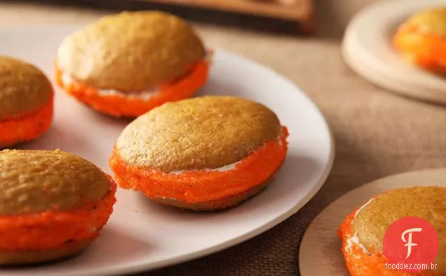 Tortas de Whoopie com especiarias de abóbora com creme de gengibre