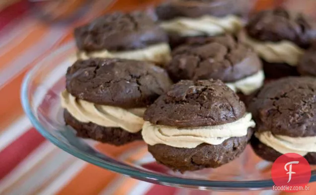 Tortas de chocolate Whoopie com recheio de Manteiga De Amendoim Reese